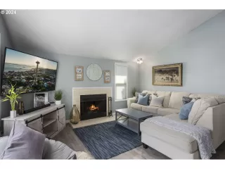 Photo #3: 24287408 Listing