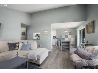 Photo #4: 24287408 Listing