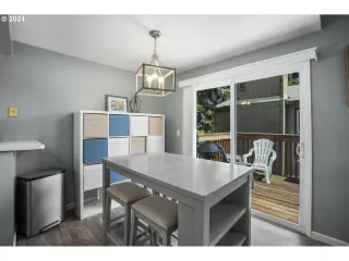 Photo #5: 24287408 Listing