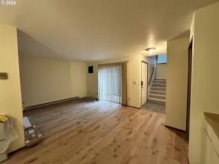 Photo #4: 24288502 Listing