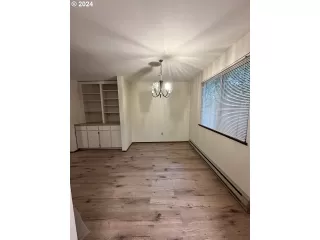 Photo #5: 24288502 Listing