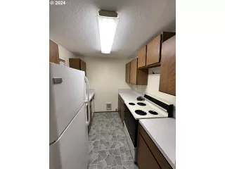 Photo #6: 24288502 Listing