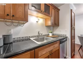 Photo #3: 24288673 Listing