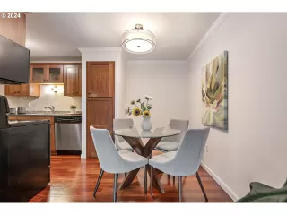 Photo #4: 24288673 Listing