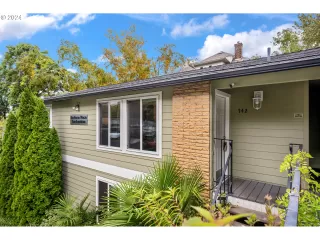 Photo #5: 24288673 Listing