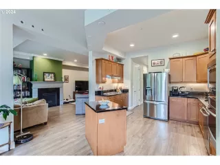 Photo #6: 24289529 Listing