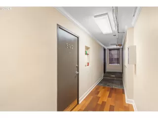 Photo #4: 24291783 Listing