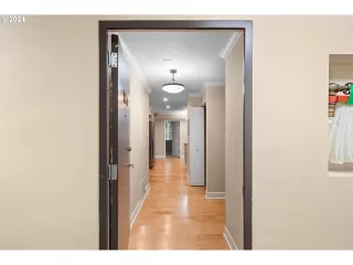 Photo #6: 24291783 Listing