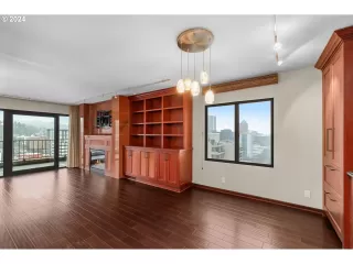 Photo #4: 24291865 Listing