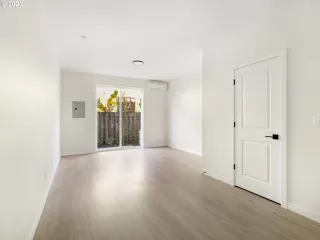 Photo #5: 24292648 Listing