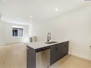 Photo #4: 24292843 Listing 