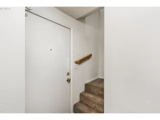 Photo #6: 24293286 Listing