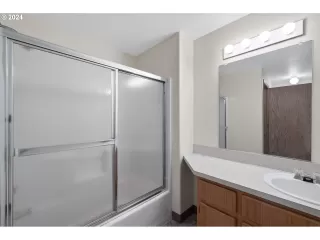 Photo #4: 24294635 Listing