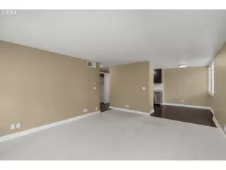 Photo #5: 24295359 Listing 