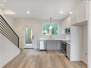 Photo #3: 24296352 Listing 