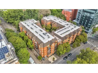 Photo #2: 242965459 Listing