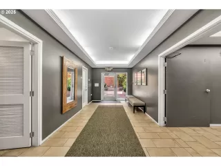 Photo #4: 242965459 Listing