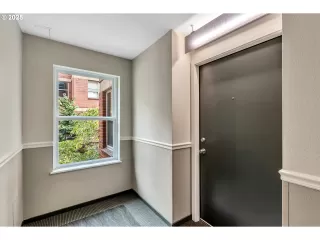 Photo #6: 242965459 Listing