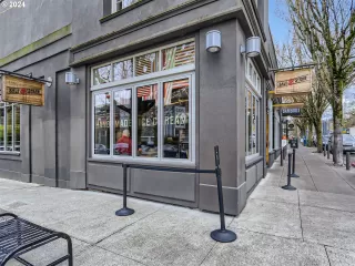 Photo #4: 24296933 Listing