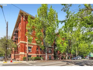 Photo #5: 24296933 Listing