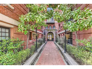 Photo #6: 24296933 Listing