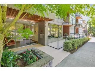 Photo #2: 24298164 Listing