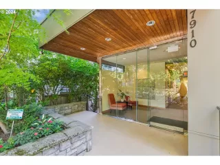 Photo #3: 24298164 Listing