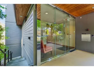 Photo #4: 24298164 Listing