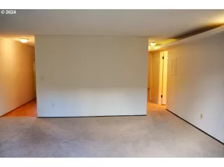 Photo #4: 24298503 Listing