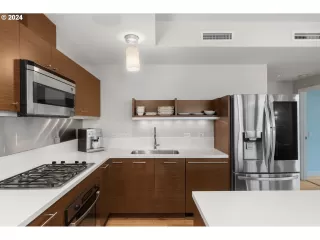 Photo #1: 24299400 Listing