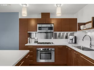 Photo #2: 24299400 Listing