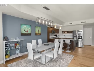 Photo #4: 24299400 Listing