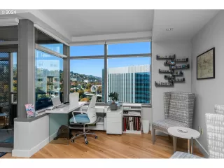 Photo #5: 24299400 Listing