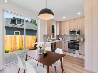 Photo #3: 24299689 Listing