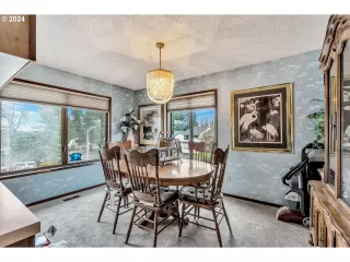 Photo #3: 24299950 Listing