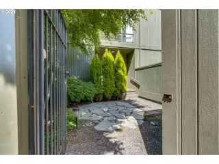 Photo #3: 24300301 Listing