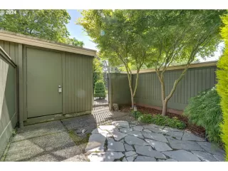 Photo #5: 24300301 Listing