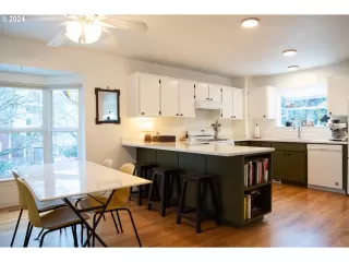 Photo #1: 24300332 Listing