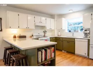 Photo #3: 24300332 Listing