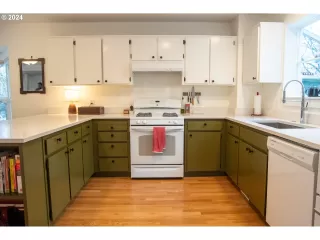 Photo #4: 24300332 Listing