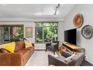 Photo #2: 24300434 Listing