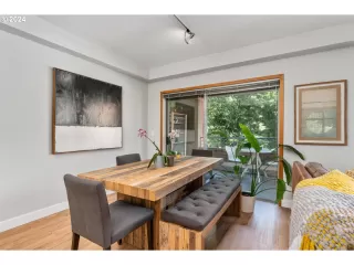 Photo #4: 24300434 Listing