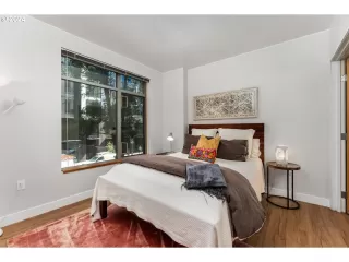 Photo #5: 24300434 Listing