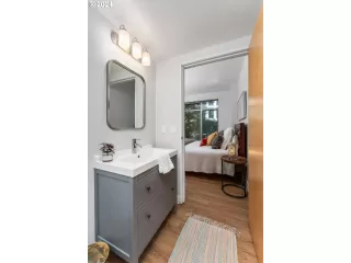 Photo #6: 24300434 Listing