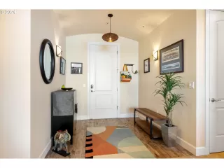 Photo #4: 24301115 Listing