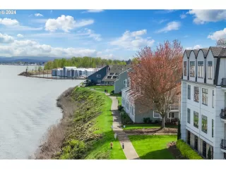 Photo #5: 24301115 Listing