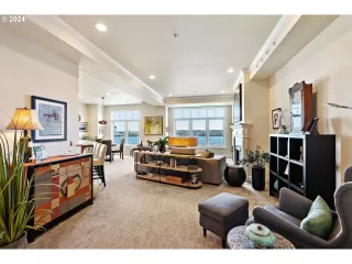 Photo #6: 24301115 Listing