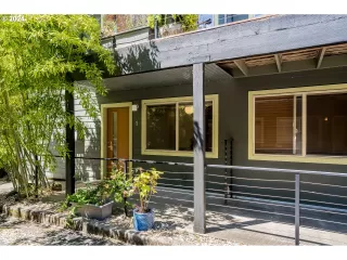 Photo #1: 24301424 Listing