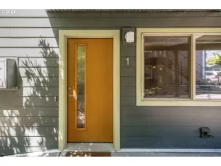 Photo #5: 24301424 Listing