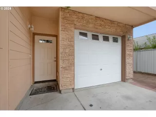 Photo #4: 24301826 Listing